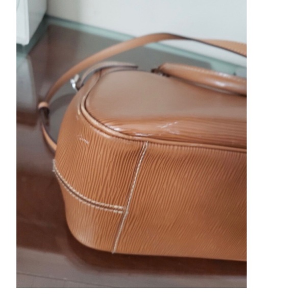 Authentic Louis Vuitton Epi Passy GM Shoulder
Hand Bag Brown with shoulder strap - Picture 5 of 15